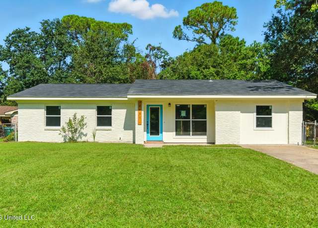 Property at 2401 Oxford Dr, Gautier, MS 39553, 4 beds, 2.5 baths