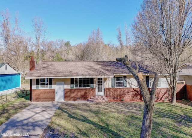 Property at 223 2nd Ave, Vicksburg, MS 39183, 3 beds, 2 baths