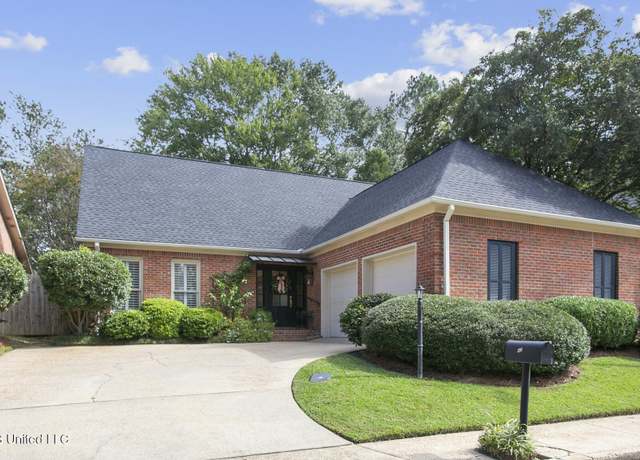 Property at 62 Robinwood Pl, Jackson, MS 39211, 3 beds, 2.5 baths