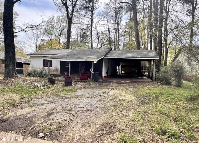 Property at 341 Savanna St, Jackson, MS 39212, 3 beds, 2 baths