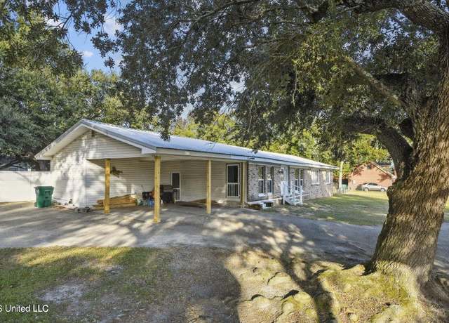 Property at 14900 Angela Dr, Gulfport, MS 39503, 3 beds, 2.5 baths