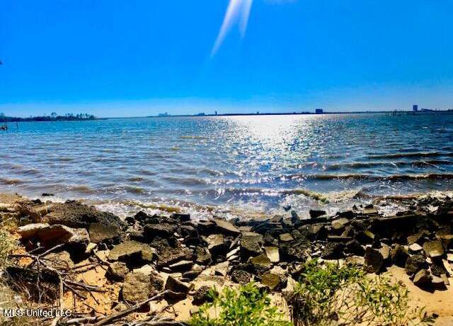 Property at 6209 Riviera Dr, Biloxi, MS 39532