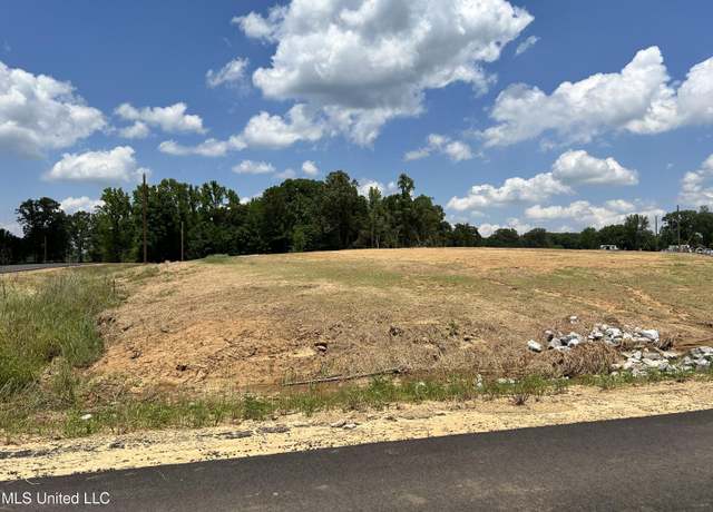 Property at 26 Hazelwood Dr, Lake Cormorant, MS 38641