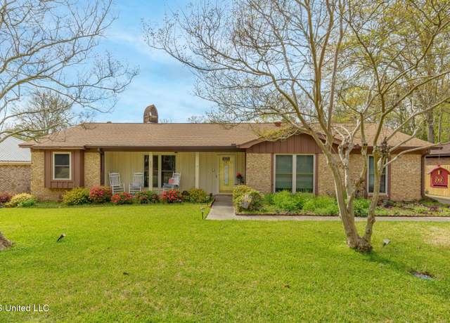 Property at 809 Sioux Ln, Hattiesburg, MS 39402, 4 beds, 2 baths