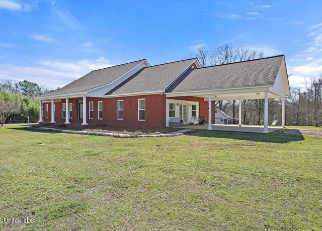 Property at 2099 E Franklin St, Carthage, MS 39051, 3 beds, 3 baths