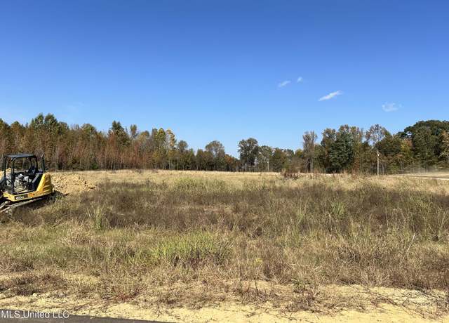 Property at 27 Hazelwood Dr, Lake Cormorant, MS 38641