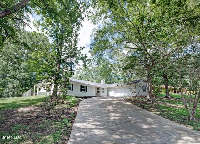 Property at 1201 Manchester Dr, Clinton, MS 39056, 5 beds, 2 baths