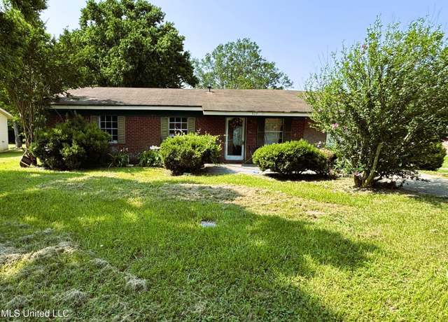 Property at 822 Laura St, Hattiesburg, MS 39401, 3 beds, 1 bath