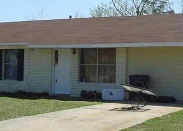 Property at 2612 W Samuel St, Gulfport, MS 39503, 3 beds, 1.5 baths