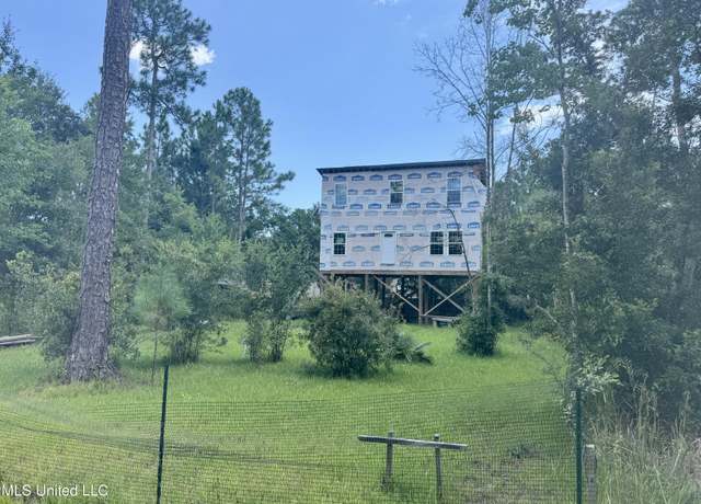 Property at 6245 Ivy Dr, Bay Saint Louis, MS 39520
