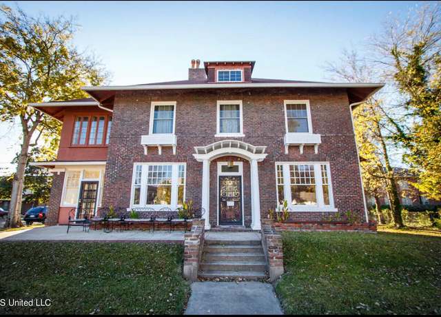 Property at 111 Leflore Ave, Clarksdale, MS 38614, 8 beds, 4.5 baths