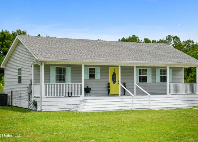 Property at 136 Waveland Ave, Waveland, MS 39576, 3 beds, 2 baths