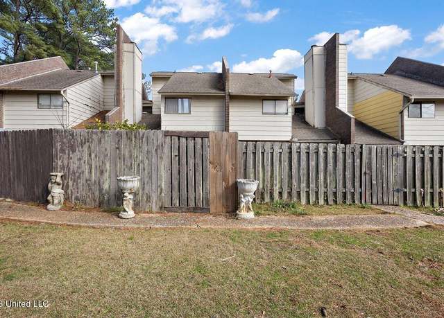 Property at 1255 E County Line Rd Unit C-4, Jackson, MS 39211, 2 beds, 1.5 baths