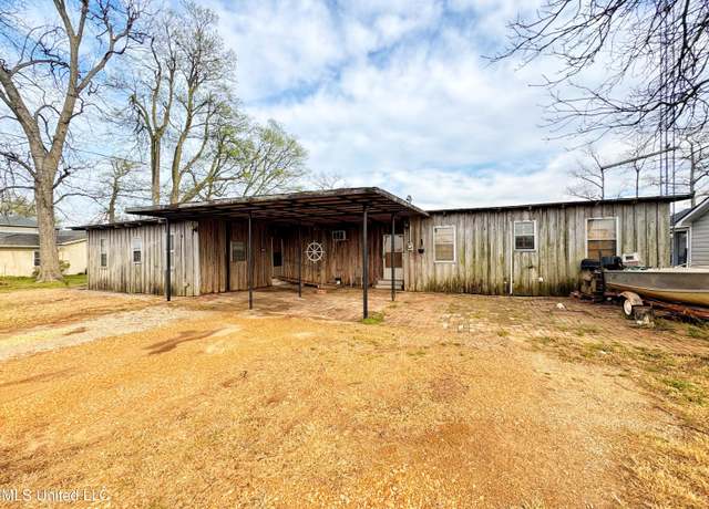 Property at 445 Lake Dr, Dundee, MS 38626, 4 beds, 2 baths