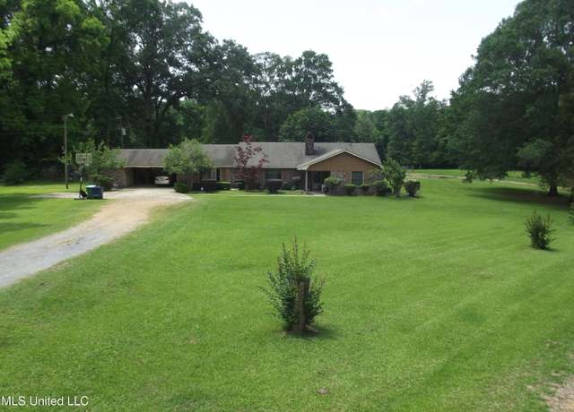 Property at 3 Jasper Dr, Natchez, MS 39120, 4 beds, 2 baths