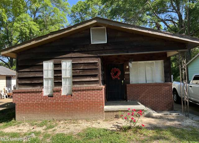 Property at 870 Crawford St, Jackson, MS 39203, 2 beds, 2 baths