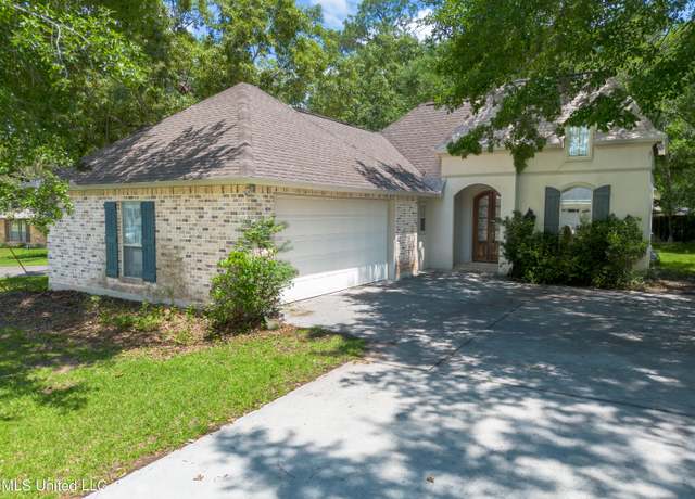 Property at 796 Hapuna Pl, Diamondhead, MS 39525, 3 beds, 2 baths