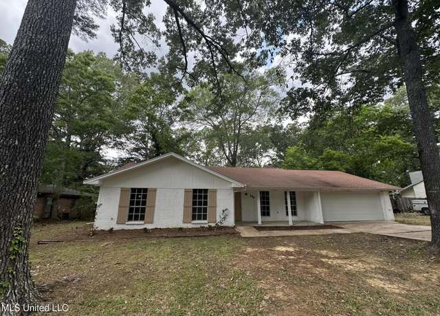 Property at 105 Poplar Dr, Brandon, MS 39047, 3 beds, 2 baths