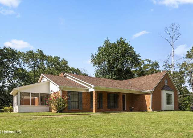 Property at 332 Kiowa Dr, Madison, MS 39110, 4 beds, 2 baths