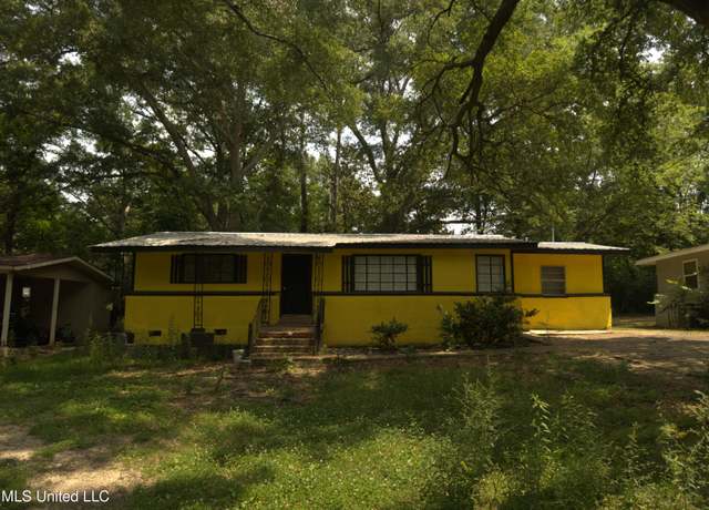 Property at 1136 Killarney St, Jackson, MS 39212, 4 beds, 2 baths