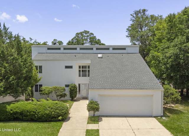 Property at 11 Bayou Pl, Gulfport, MS 39503, 4 beds, 3.5 baths