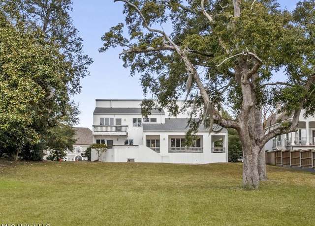 Property at 11 Bayou Pl, Gulfport, MS 39503, 4 beds, 3.5 baths