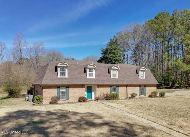 Property at 3 Rolling Hill Rd, Vicksburg, MS 39183, 4 beds, 2.5 baths