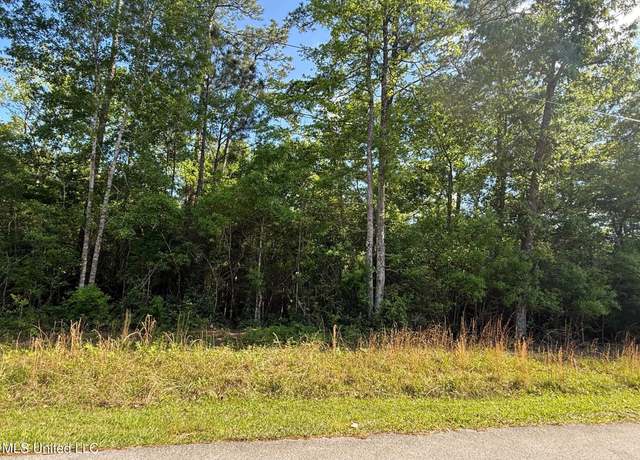 Property at 6328 Banyan Pl, Diamondhead, MS 39525