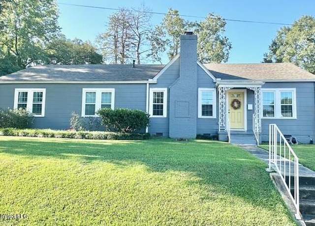 Property at 486 Park Pl, Natchez, MS 39120, 4 beds, 2 baths