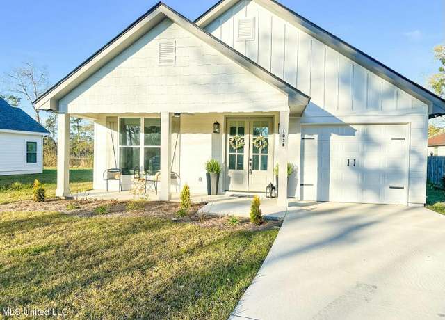Property at 103 B Lakeside Dr, Waveland, MS 39576, 3 beds, 2 baths