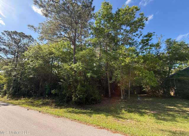 Property at 638 Banyan Pl, Diamondhead, MS 39525