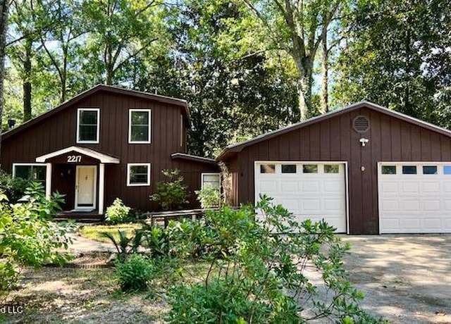 Property at 2217 Bayou View Cir, Gautier, MS 39553, 3 beds, 2 baths