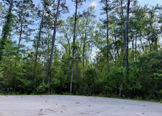 Property at 6318 Banyan Pl, Diamondhead, MS 39525
