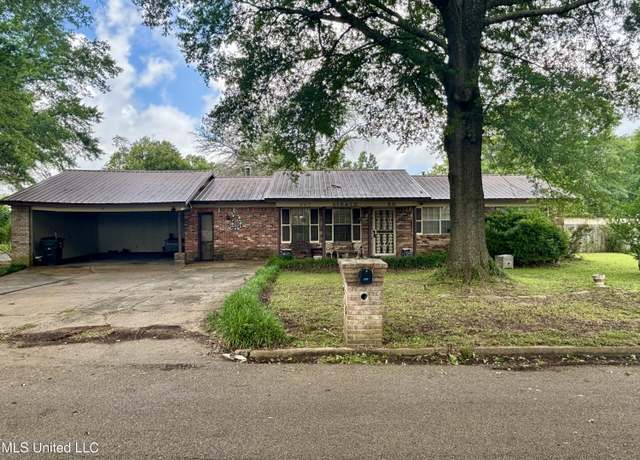 Property at 207 Gerald Dr, Greenwood, MS 38930, 3 beds, 2 baths
