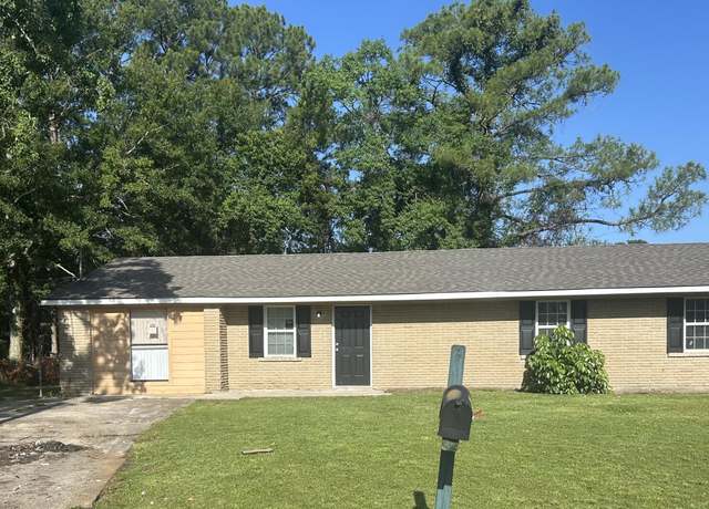 Property at 5736 Eastwood Dr, Moss Point, MS 39563, 4 beds, 2 baths