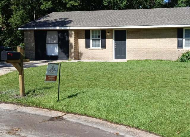 Property at 5736 Eastwood Dr, Moss Point, MS 39563, 4 beds, 2 baths