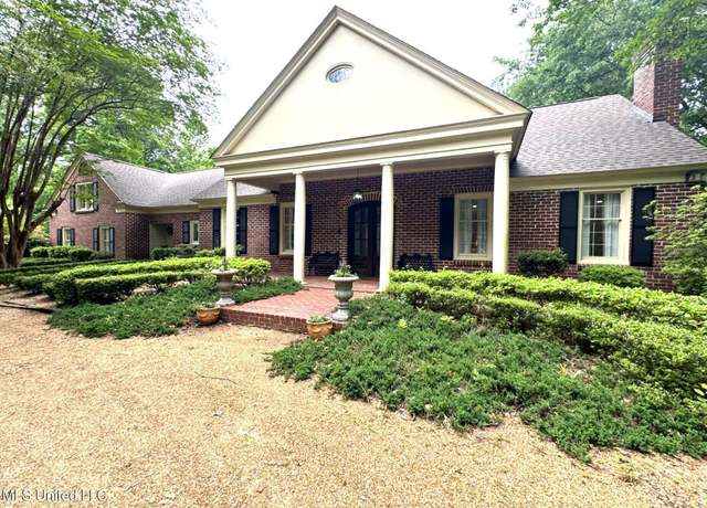 Property at 59 Dunbar Rd, Natchez, MS 39120, 4 beds, 3.5 baths