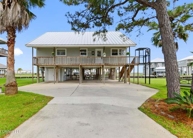 Property at 424 Riverview Dr, Bay Saint Louis, MS 39520, 2 beds, 2.5 baths