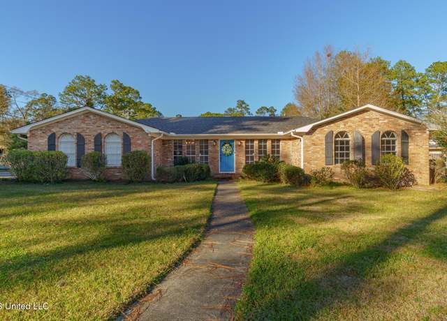 Property at 2319 Arcadia St, Hattiesburg, MS 39402, 3 beds, 2.5 baths