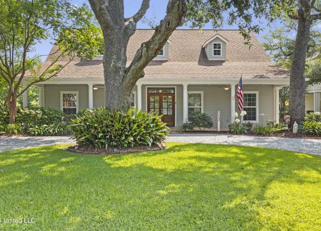 Property at 112 Bienville Dr, Waveland, MS 39576, 5 beds, 3 baths