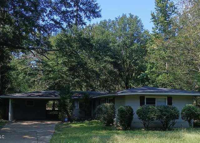 Property at 304 Colonial Cir, Jackson, MS 39211, 3 beds, 2 baths