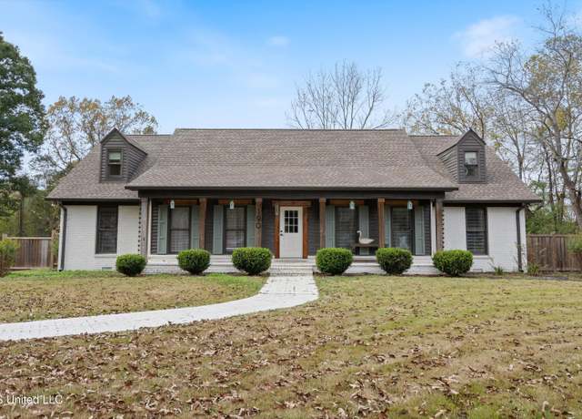Property at 190 Briarwood Dr, Holly Springs, MS 38635, 4 beds, 4.5 baths