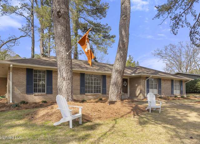 Property at 318 Rollingwood Dr, Jackson, MS 39211, 4 beds, 2.5 baths
