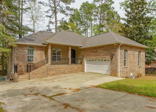 Property at 12 Chalmett Pl, Hattiesburg, MS 39402, 5 beds, 3 baths
