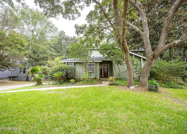 Property at 3519 Courtenay Cir, Ocean Springs, MS 39564, 4 beds, 2.5 baths