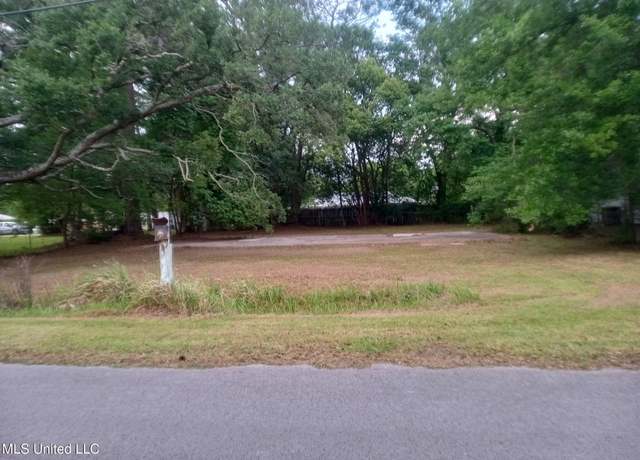 Property at 1100 12th St, Pascagoula, MS 39567