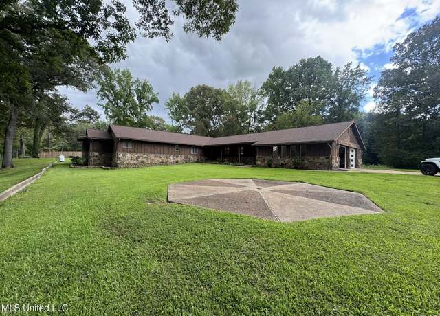 Property at 5520 Jordan Dr, Horn Lake, MS 38637, 4 beds, 3 baths