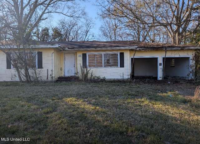 Property at 949 Terrace Ave, Jackson, MS 39209, 3 beds, 2 baths