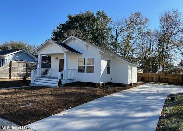 Property at 3024 Frederic St, Pascagoula, MS 39567, 2 beds, 1 bath