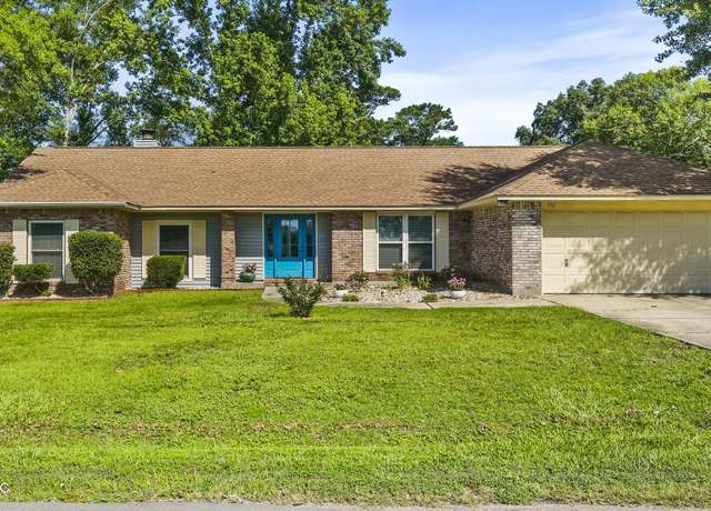 Property at 551 Golf Club Dr, Diamondhead, MS 39525, 3 beds, 2 baths